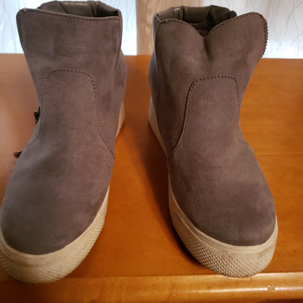 Short boots